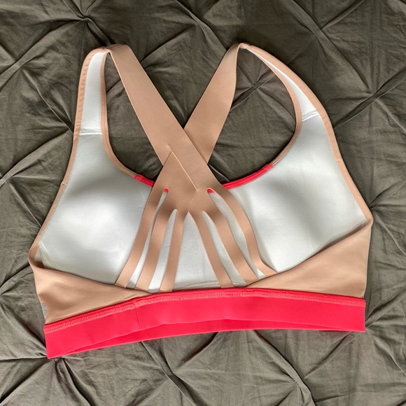 Sweaty Betty | Circuit Sports Bra in Misty Rose Pink - Picture 2 of 7